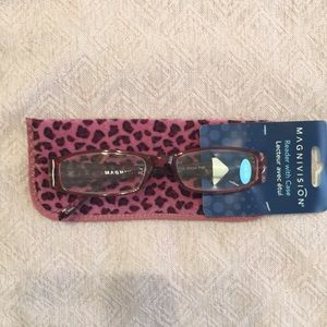 Magnivision by Foster Grant +2.00 women with case